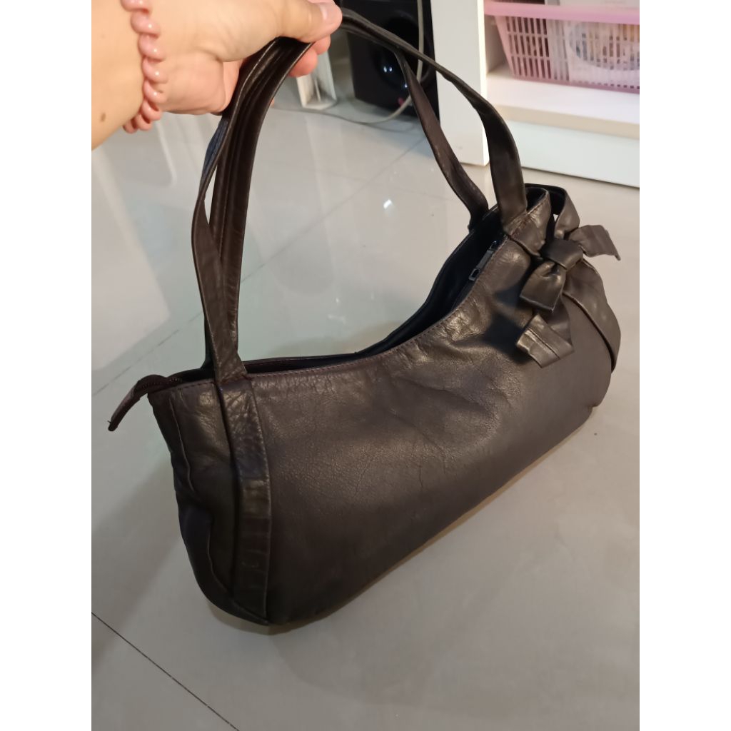 กระเป๋าสะพายข้างหนังแท้flynowมือสอง