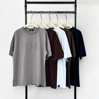 Atipashop - RELIEF PEAK OVERSIZE T-SHIRT เสื้อยืด แขนสั้น คอ…