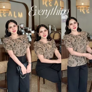 Everything2019 แบรนด์เอฟเวอรี่ติง - เสื้อคอกลม แขนสั้นแต่งยกไหล่ ลายสวยน่ารัก (6493)