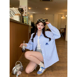 เสื้อเชิ้ตลายทางสไตล์เกาหลี สีชมพู-น้ำเงิน ลายปัก แขนยาว กันแดด ทรงหลวม ลำลอง