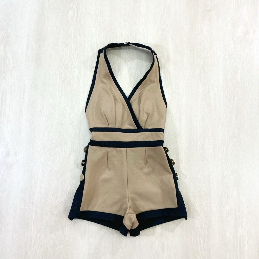 YN BRANDS จั้มสั้นคล้องคอผ้าเทพแท้ แต่งกระดุมทอง sexy หรูหรา