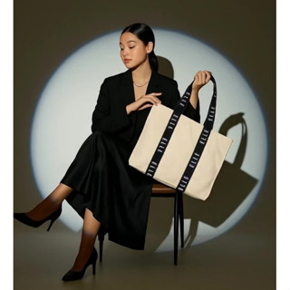ELLE  กระเป๋าช้อปปิ้ง ผ้าแคนวาส สายผ้าสกรีนโลโก้ ELLE มีให้เ…