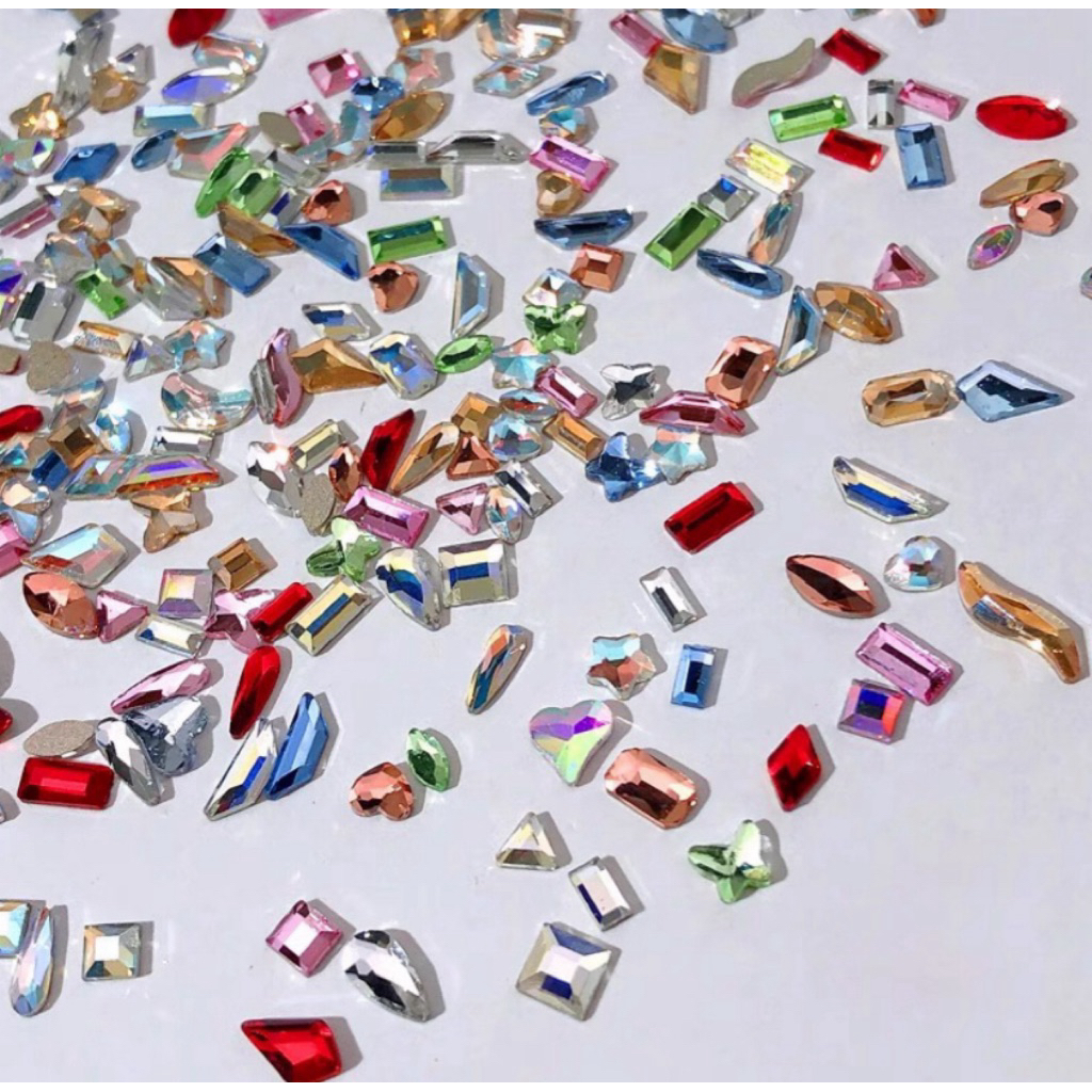 เพชรติดเล็บคละแบบ ขนาด1-5mm จำนวน50ชิ้น