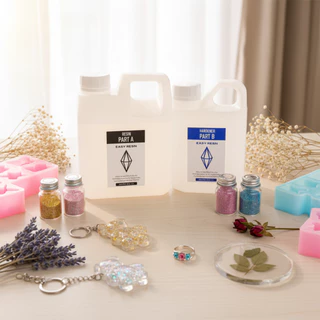 น้ำยาเรซิ่น Epoxy สูตรไม่ฉุน เคลือบใส หล่อใส เทได้ในตัวเดียวกัน 1.5kg (จิวเวอรี่ เคสโทรศัพท์ เทพื้นโต๊ะ) ส่งฟรี