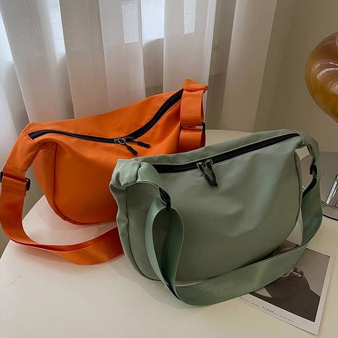 ส่งด่วน GUCSELECTED(B1743) กระเป๋าผ้าสะพายข้าง แฟชั่น สีดำ สีสด มี 4 สี - รูปที่ 4