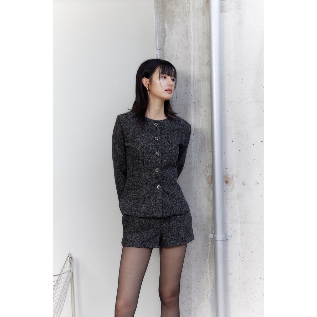 Whatagirlwants - CAMILLE TWEED (ชุดเซ็ท ผ้าทวิต เสื้อแขนยาวเข้ารูป เสริมไหล่ + กางเกงขาสั้น )