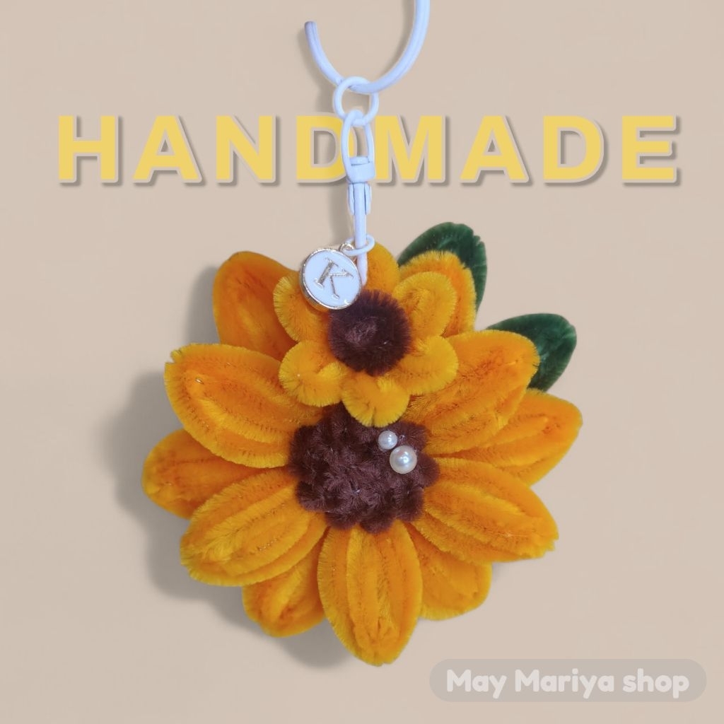 ​พวงกุญแจดอกทานตะวัน   ลวดกำมะหยี่ (Handmade) พร้อมตัวอักษร  ของขวัญปัจฉิม ของขวัญรับปริญญา