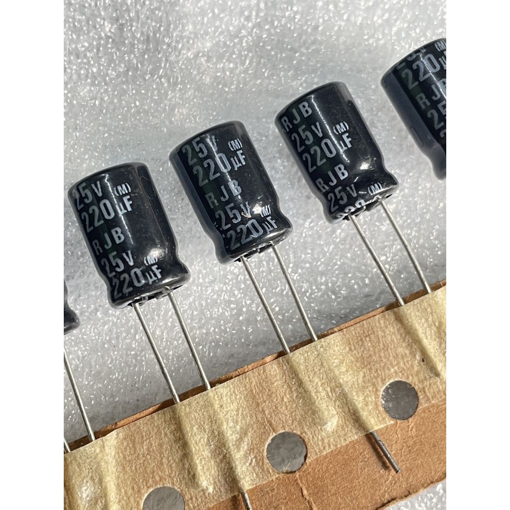 (แพ็ค10ตัว) CAPACITOR 220UF16V 220UF 25V ขนาด8X12mm105องศา ยี้ห้อELNA 220uf16v 220uf25v สินค้าอยู่ไท