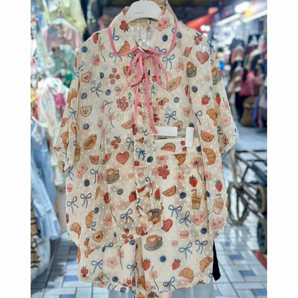 🌷 ชุดเซ็ทแฟชั่นสาวอวบ 🌷รุ่นผ้าชีฟองไดฟูกุ เนื้อนิ่มเสื้อผูกโบว์แต่งระบายสวยคู่กับกางเกงขาสั้น ทรงสวย
