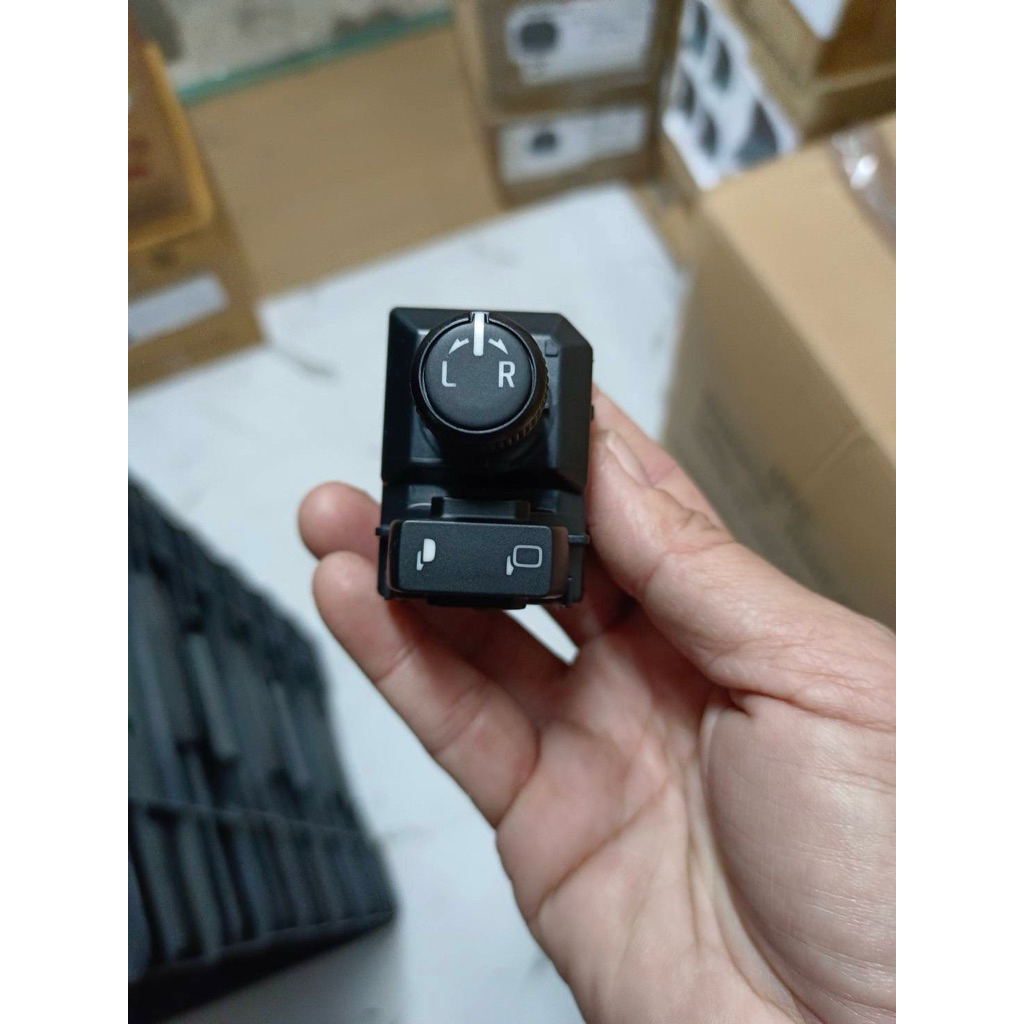 สวิทช์ปรับกระจกมองข้าง รุ่นพับไฟฟ้า Isuzu D-max 2020-2024 / Mu-x 2021-2023