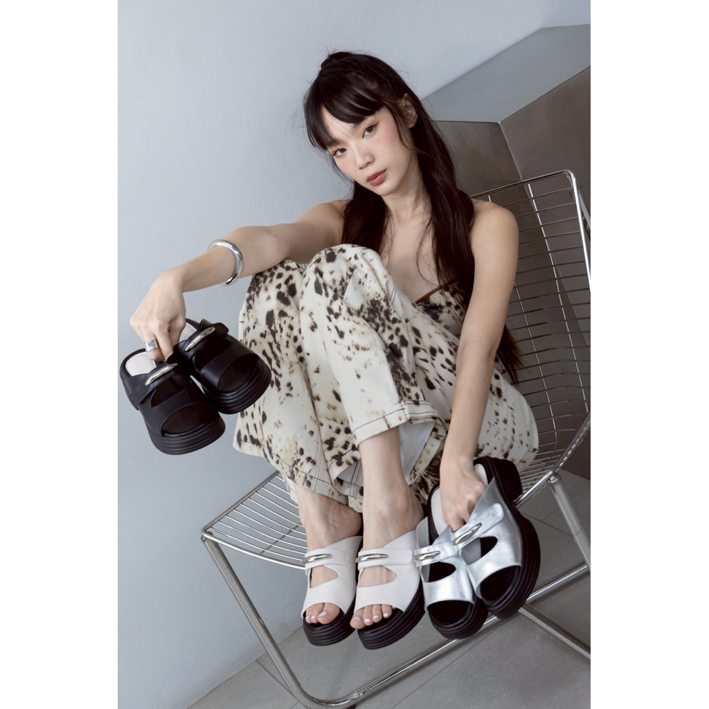 5235 รองเท้าแตะ เสริมส้น แบบสวม แต่งอะไหล่เงิน