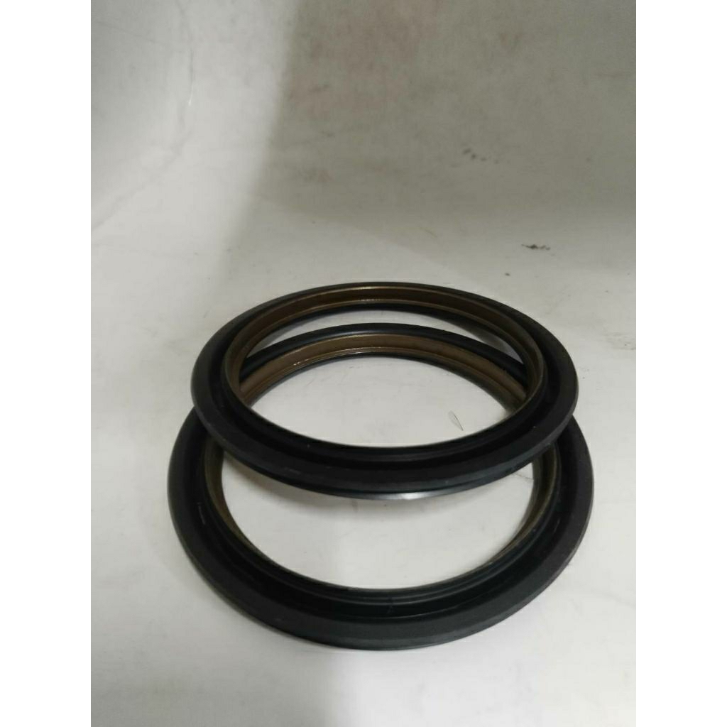 ซีลล้อหลังตัวใน นิสสัน ยูดี CW30 4 ล้อ  NISSAN UD C240 340 OTY 74 95 8.2 1 ตัวราคา  120 บาท