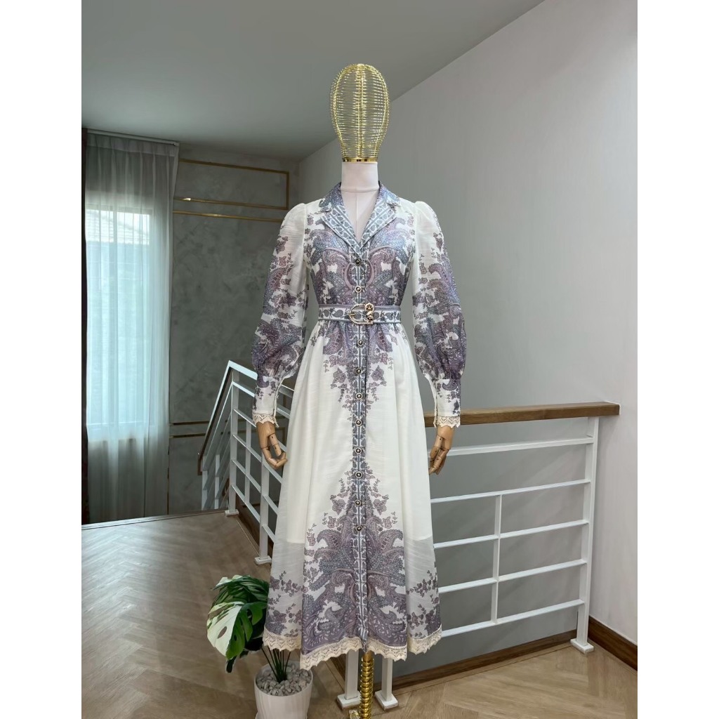 BT 06-21448 **ตำหนิหมุดเป็นสนิม**เดรสยาวคอปก แขนยาวปลายแขนแต่งระบายลูกไม้ มาพร้อมเข็มขัดลายแมทซ์กับชุด