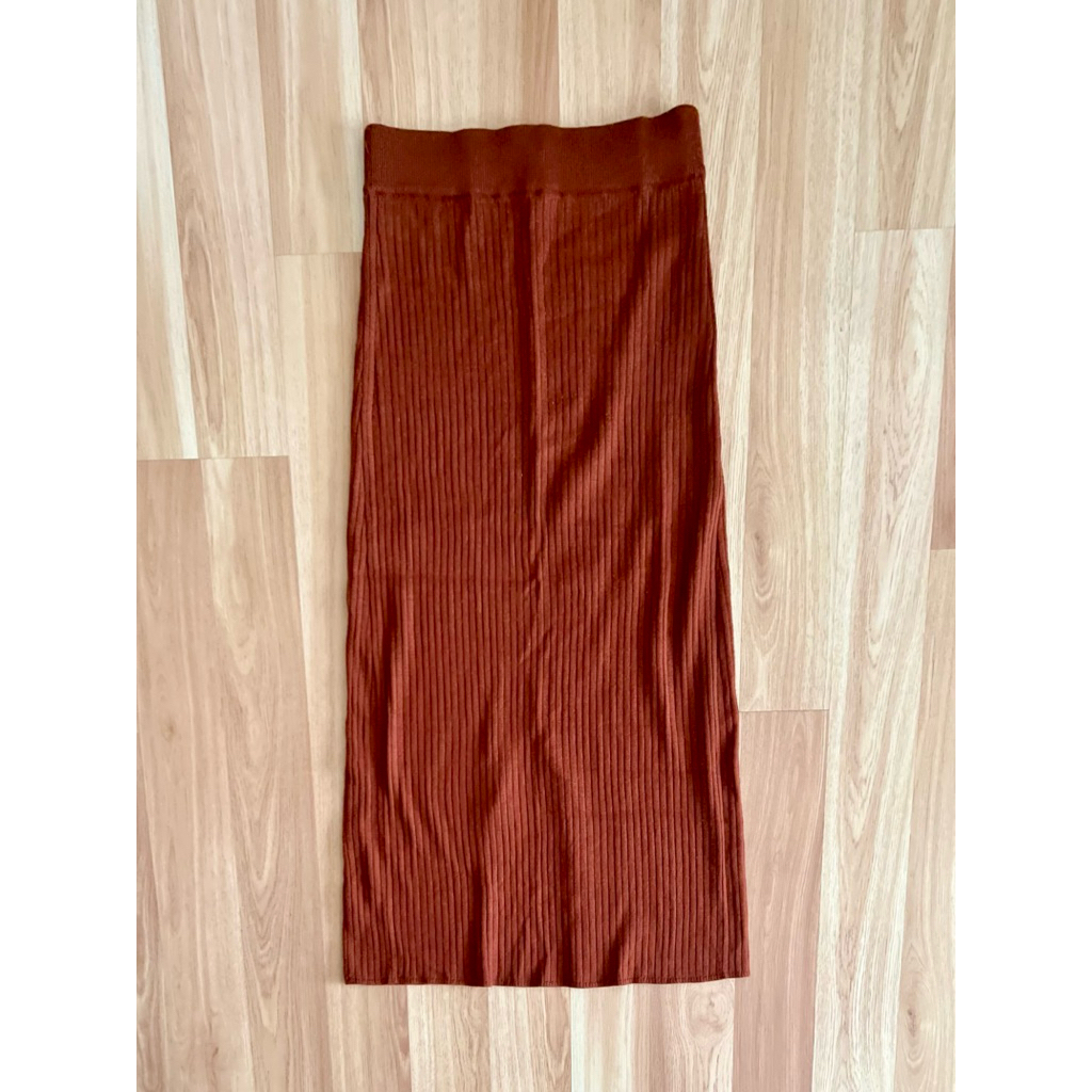 uniqlo knit skirt สีอิฐ