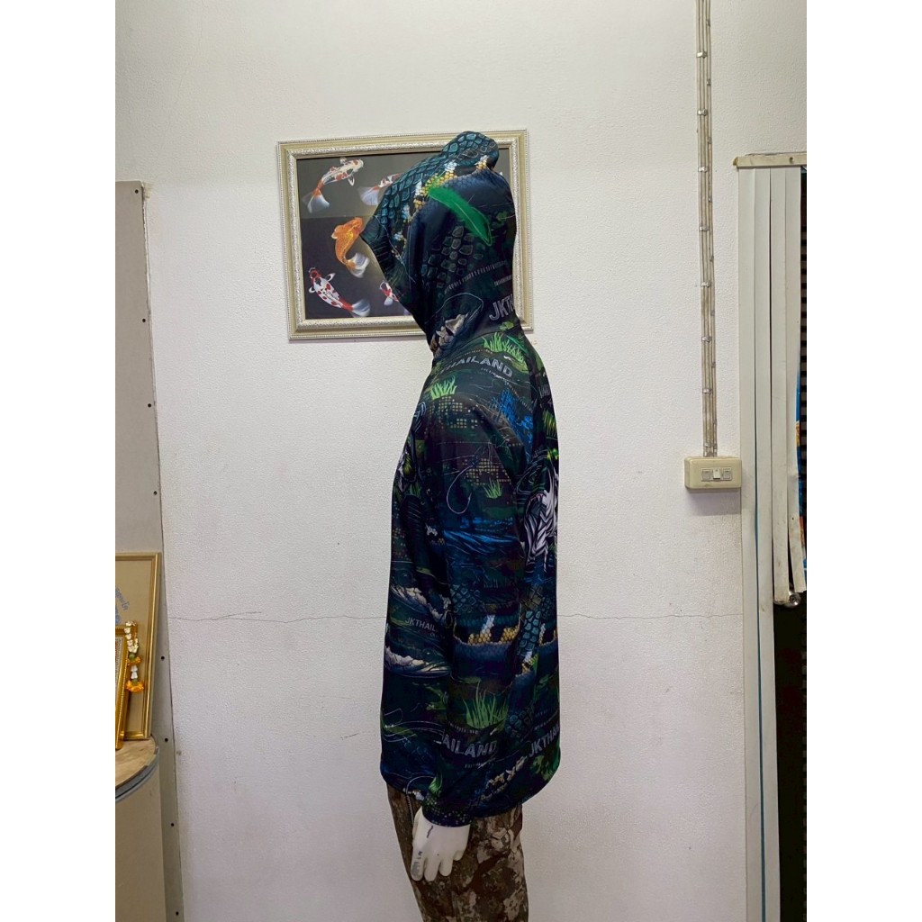 ลาย PREDATOR V2 พราง แบบฮูด คอตั้ง เสื้อตกปลาแขนยาว JK Thailand กันยูวี ป้องกันรังสี UV 80% แห้งเร็ว ราคา ถูกที่สุด ดีลบีเคเค แกลเลอรีภาพที่ 9