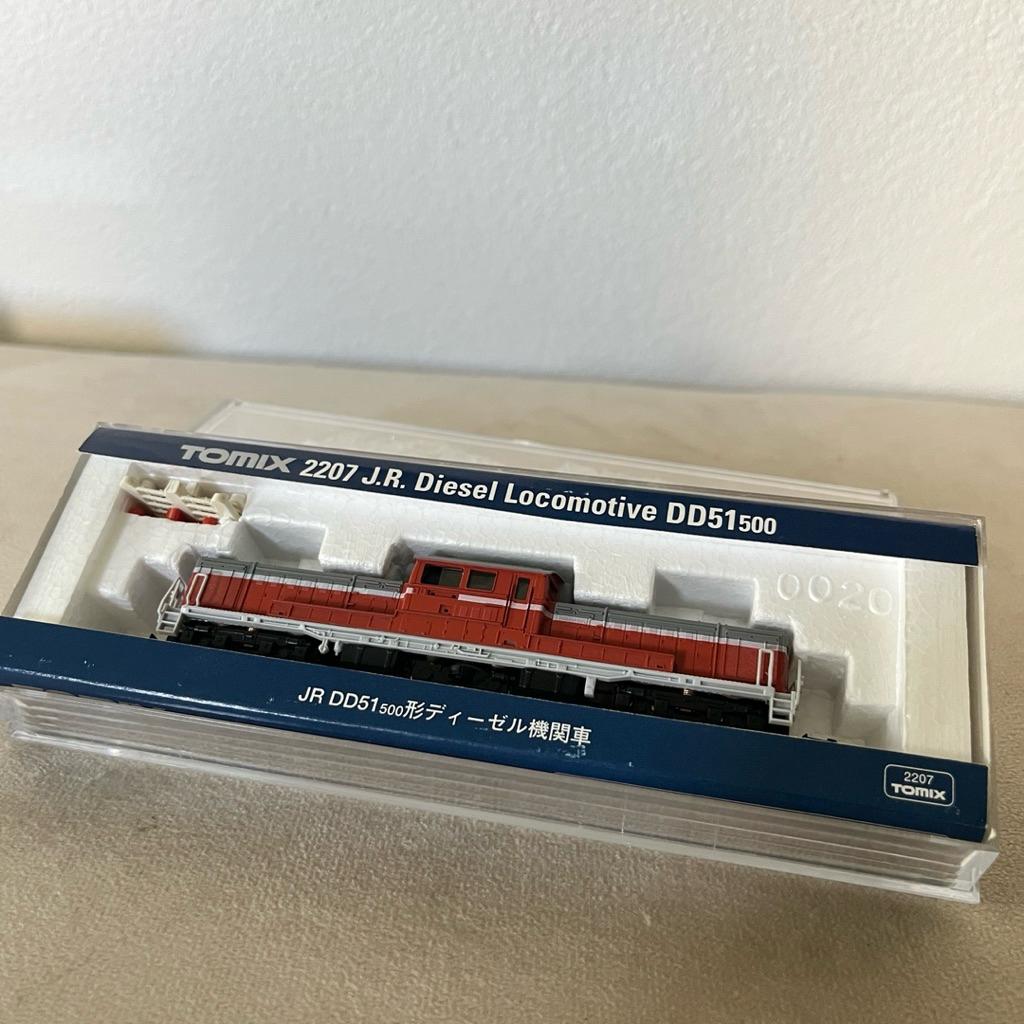 ส่งต่อ โมเดลรถไฟ Tomix  DD51 หัวรถจักรดีเซล n scale JNR มีไฟหน้าหลัง สภาพตามรูป วิ่งได้ปกติ (มือสอง)