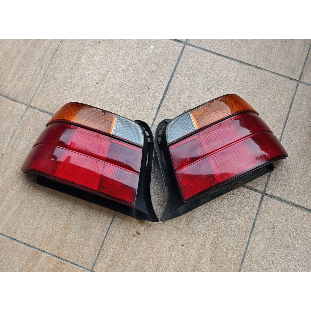 ไฟท้าย E36 Compact แท้ เก่ายุ่น