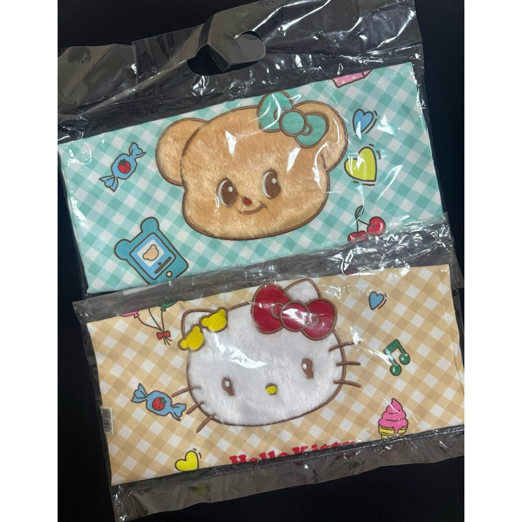 [สินค้าพรีเมี่ยม 7-11 ใหม่ล่าสุด พร้อมส่ง] กระเป๋าผ้าปุกปุย Hello Kitty x Butterbear