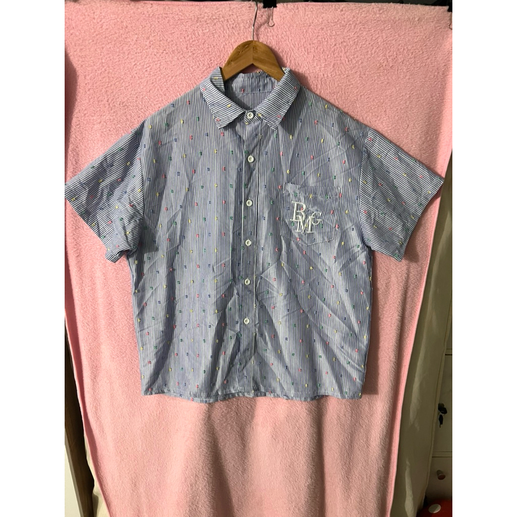 เสื้อเชิ้ต ลายริ้วน้ำเงิน กระเป๋าหน้า ปัก BMG ป้าย Beming.bkk ใส่หนึ่งครั้ง