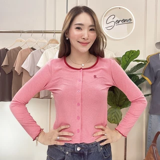 Serene's Choice เสื้อคอกลมแขนยาว รุ่น Lily ผ้าร่องเล็ก กุ๊นคอ มีกระดุมผ่าหน้า ชายลอน
