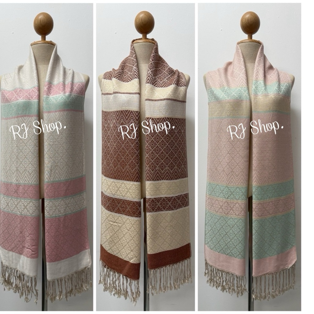 ผ้าพันคอ ผ้าคลุมไหล่ สไตล์ลายไทย เนื้อนุ่ม เบาบาง ลายสวยแนะนำ ขนาด 70*180 cm ชื้อเป็นของฝาก แจก ของขวัญได้(พร้อมส่ง)