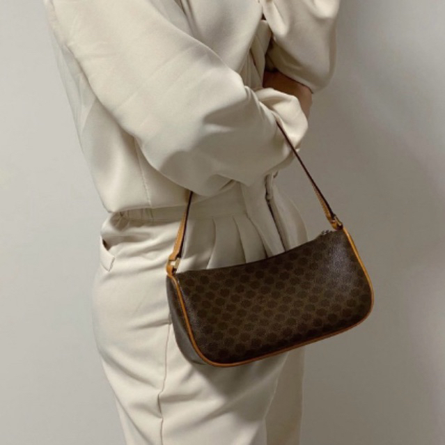 (used) กดโค้ดลดเหลือ 12,375.- Celine Macadam Ava Pochet