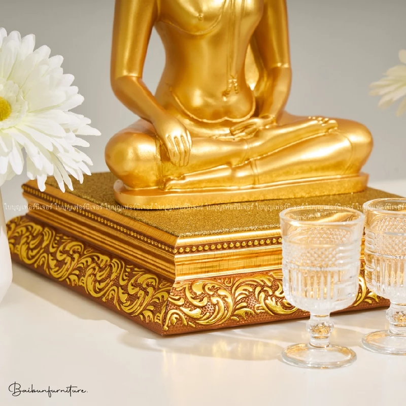 ฐานรองพระสีทอง ใบบุญเฟอร์นิเจอร์ ฐานพระ ลายหลุยส์ สไตล์หรูหรา สูง 2.4 นิ้ว [ B003-2 ]