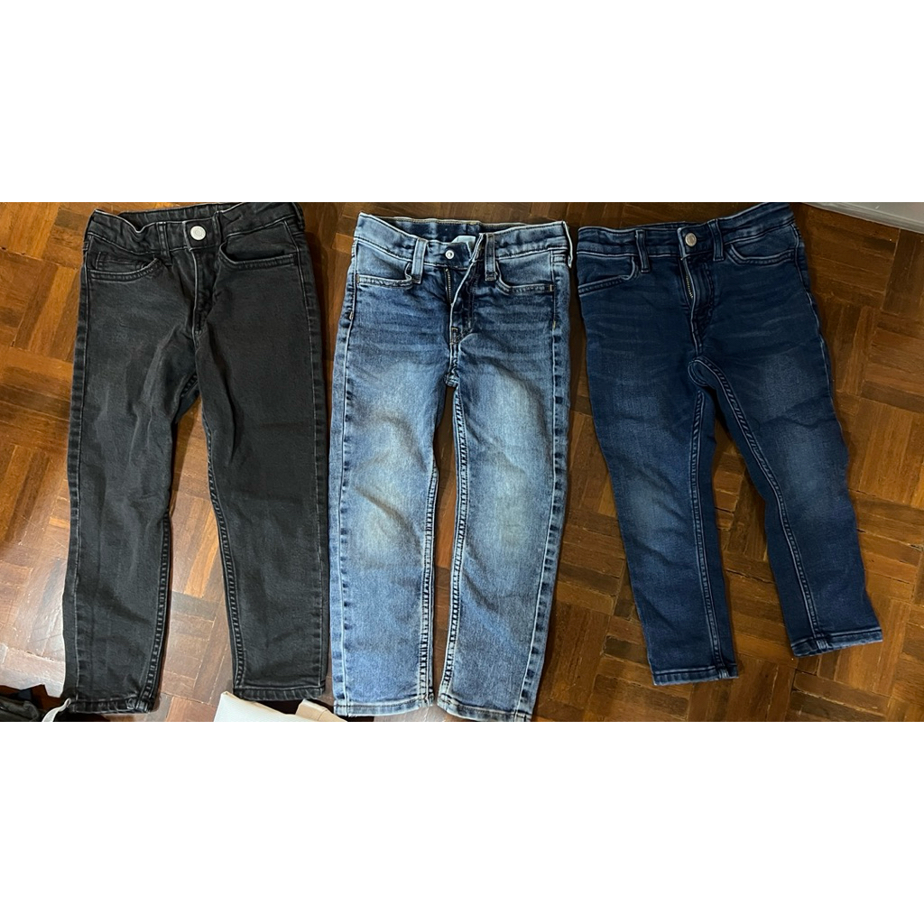 ยีนส์ H&M เด็กมือสอง สะอาดใหม่ size 110 ใส่ได้ค่ะ ตัวละ300 ราคาเต็ม1000-+