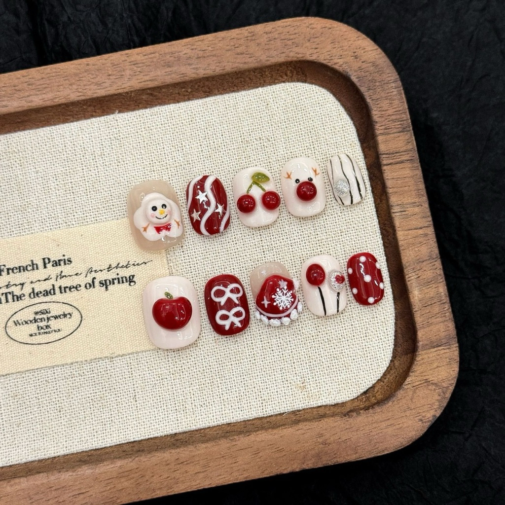 ฟรีกาว Handmade A3124 เล็บลายนี้มีโทน แดง–ขาว ดูน่ารักสดใส มีลายให้ฟีลสดใสแบบ คริสต์มาสหรือวาเลนไทน์ ได้เลยค่ะ