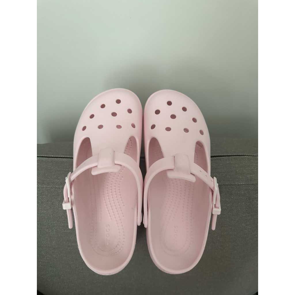 Crocs Mary Jane W8 มือสอง ใหม่มาก ใส่ไม่กี่วันเองค่ะ