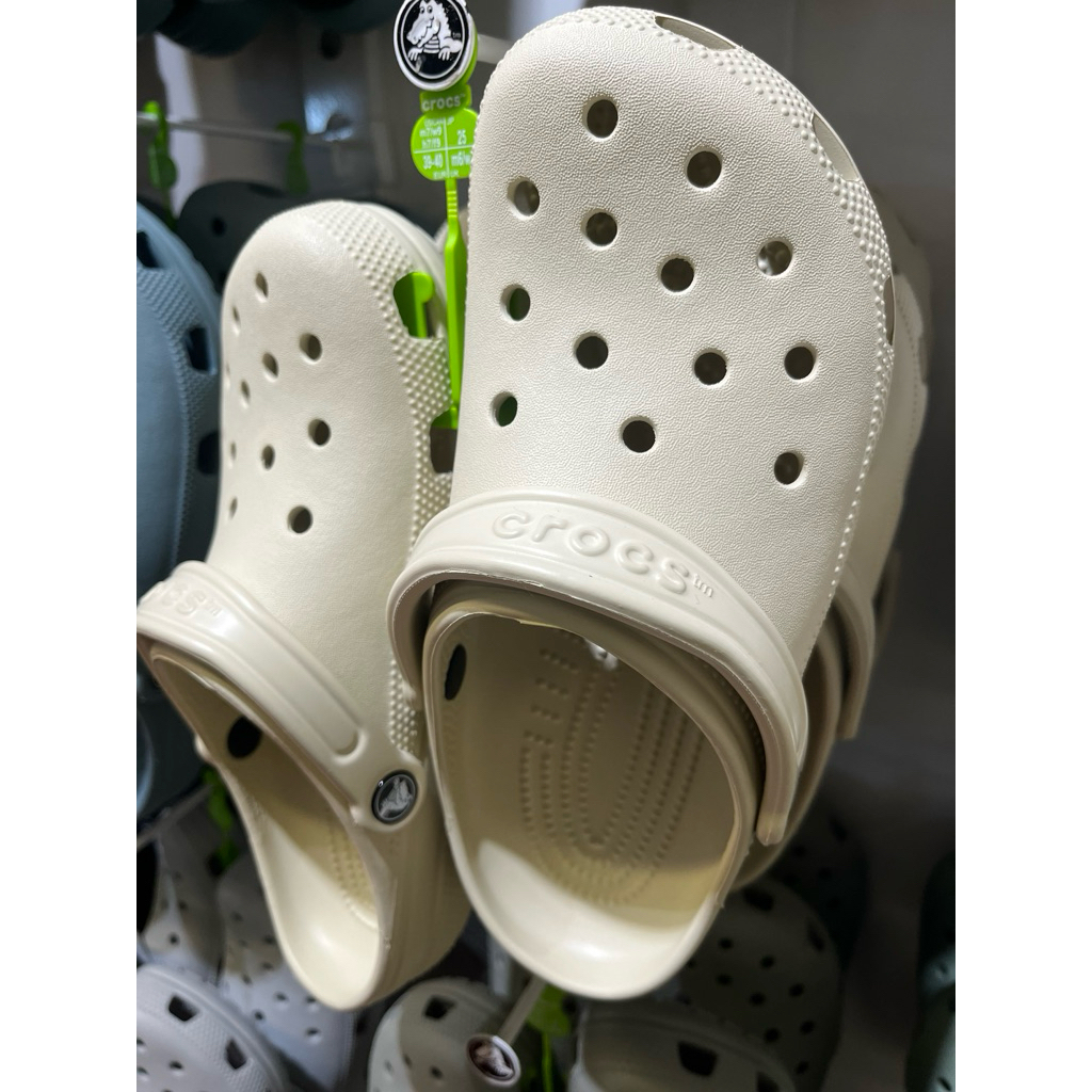 รองเท้า crocs ของแท้จากช๊อป