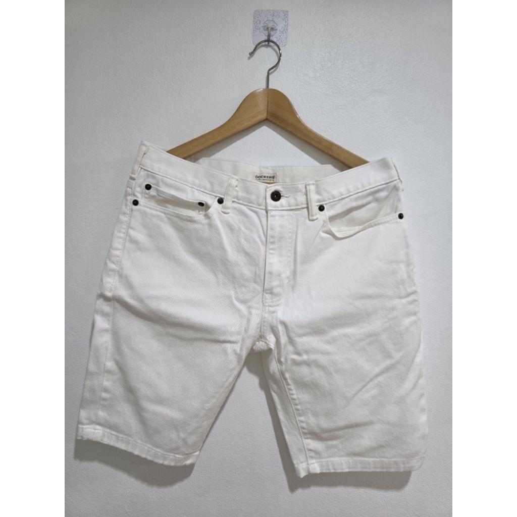 กางเกงยีนส์สีขาวขาสั้น DOCKERS มือ 2 สภาพใหม่มาก