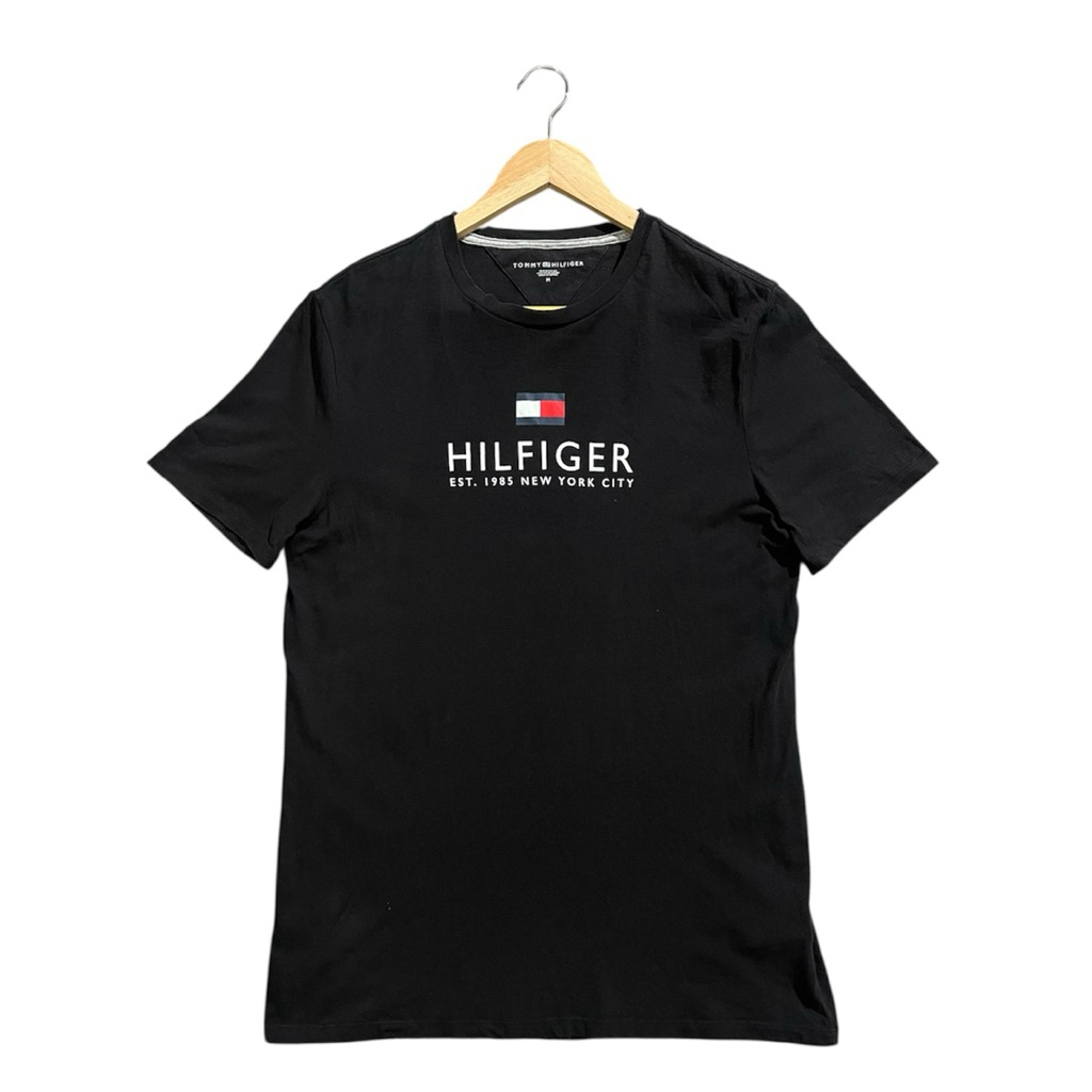 Tommy Hilfiger เสื้อยืดแขนสั้น ผู้ชาย สีดำ มือสอง