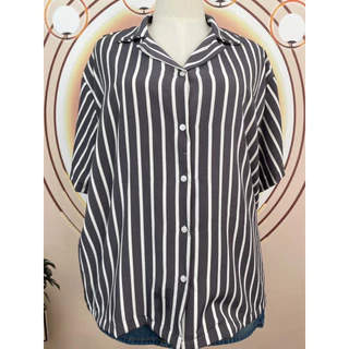 Goodly. เสื้อเชิ๊ตลายริ้ว แขนสั้น ไซส์ใหญ่56“/62”