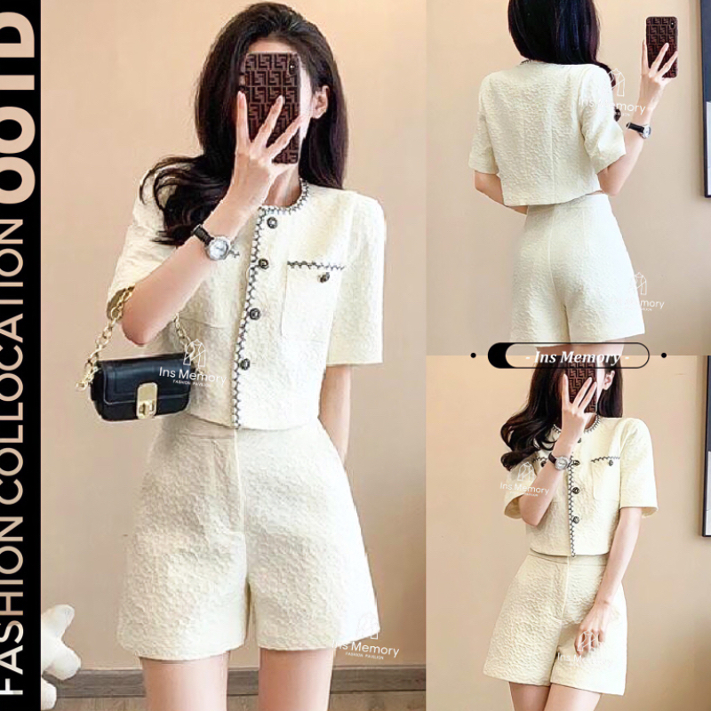 พร้อมส่ง ชุดเซ็ท  ผ้าสปัน ลวดลายดอกไม้น่ารักๆ  กระเป๋า สองข้าง ใช้งานได้ กระดุมแต่งลายดอกกุหลาบ ใส่สบาย สำหรับผู้หญิงสไต