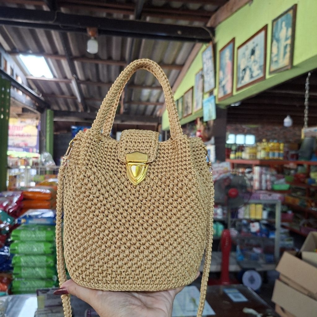 กระเป๋าถักเชือกร่ม สูง 7 นิ้ว ฐานกว้าง4×6นิ้ว สายสะพายยาว32นิ้ว สายถือยาว9นิ้ว