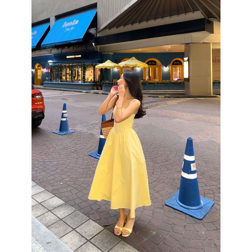 Juliette Corset Maxi Dress ดีไซน์ด้านหลังเว้าหลังแบบผูกเชือกไขว้