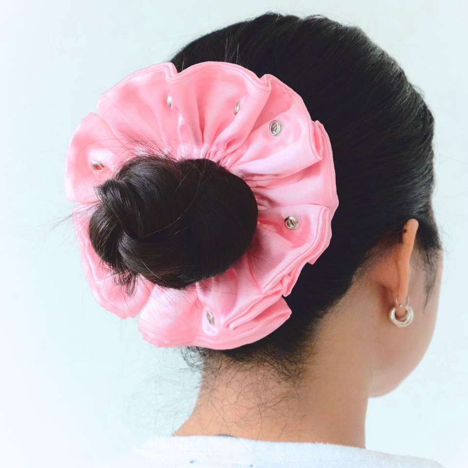 สครันชี่ Handmade ไซส์ XL ดีไซน์สีพื้น ตกแต่ง Studs - รูปที่ 4