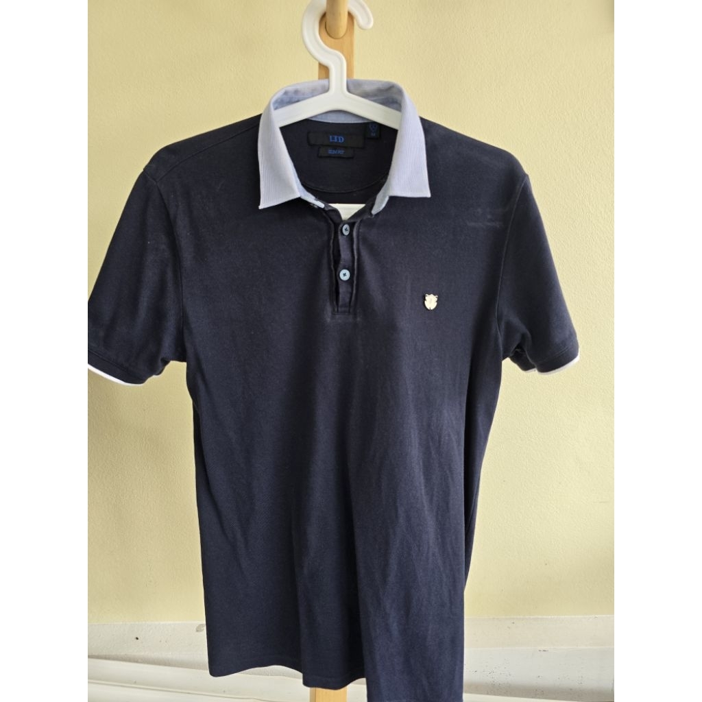 เสื้อโปโล LTD สีน้ำเงินเข้ม มีปกเสื้อสีฟ้า