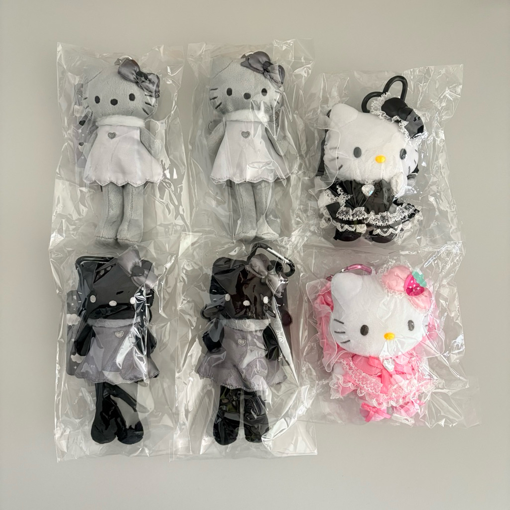 [พร้อมส่ง] ตุ๊กตาพวงกุญแจคิตตี้ห่วงหัวใจ Hello Kitty ขายาว [NIC]