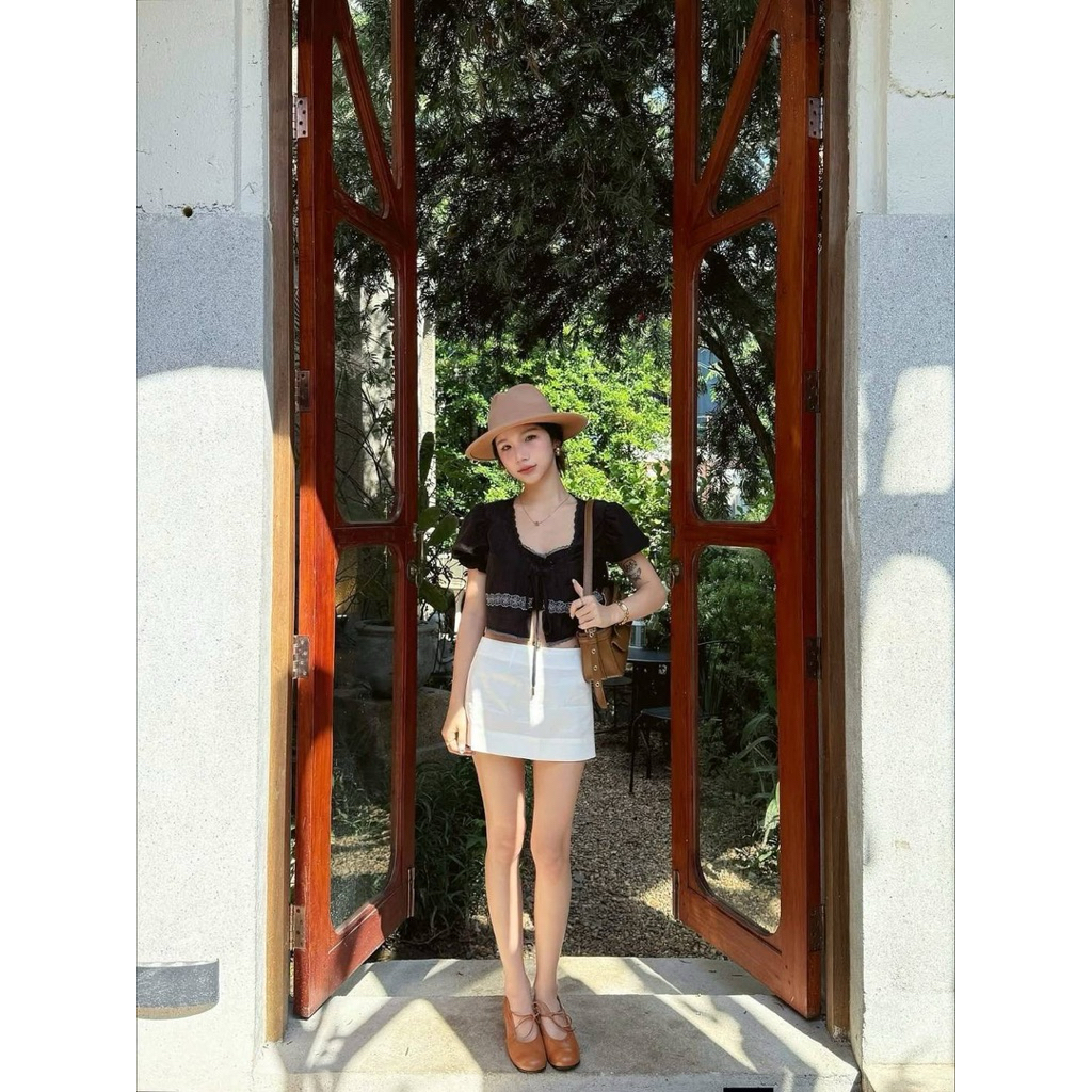 MIKALE LACE (Brown-Black) เสื้อลูกไม้แขนตุ๊กตา