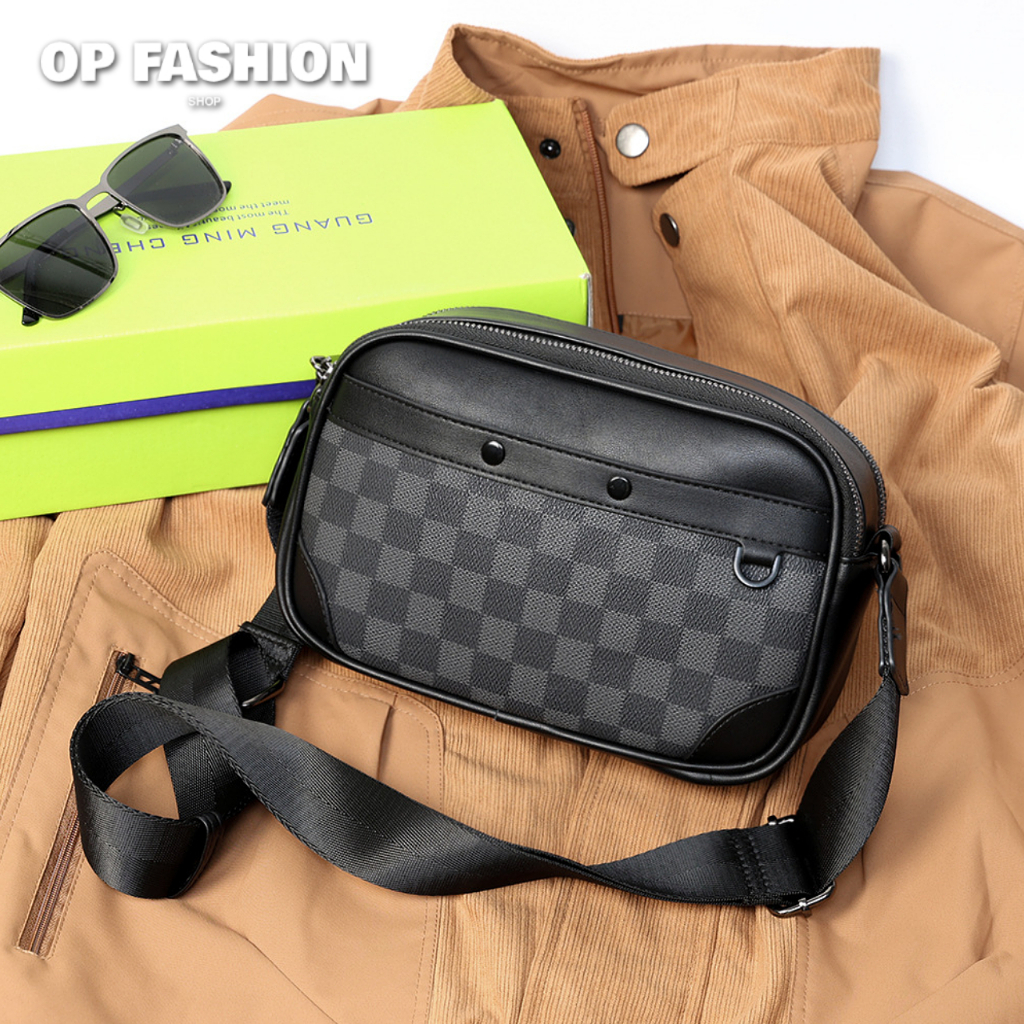 OP FASHION กระเป๋าสะพายข้างผู้ชาย รุ่น 2 ซิป หนังPU Crossbody Bag ส่งจากไทย กระเป๋าแฟชั่นชาย วัสดุPU ทนทาน ดีไซน์มีสไตล์