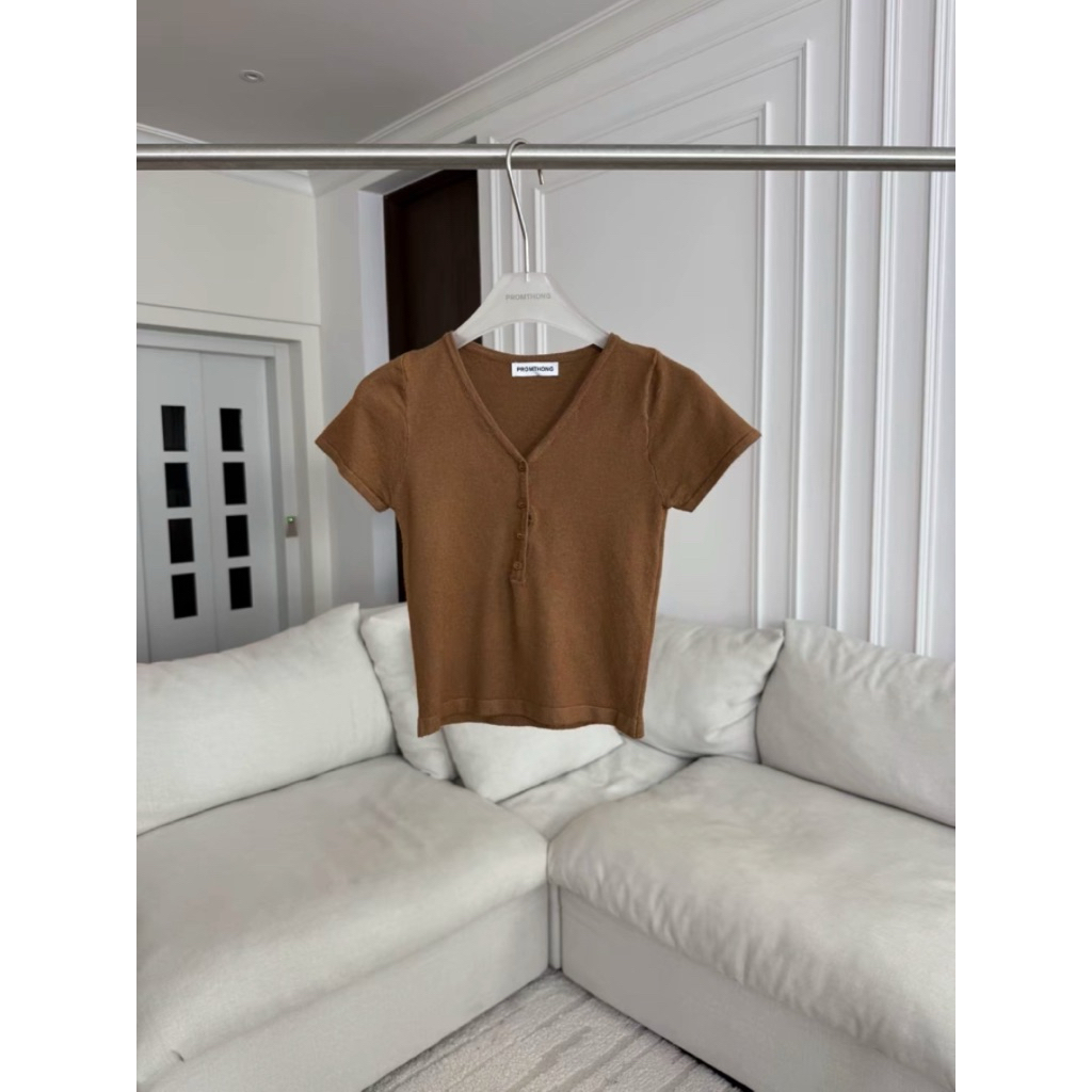 เสื้อยืด PROMTHONG (สีนํ้าตาล)