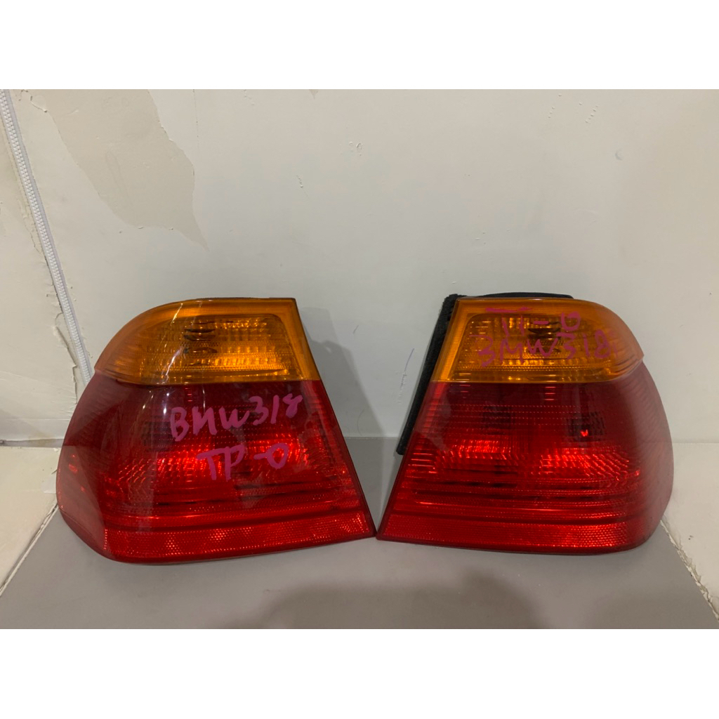 ไฟท้าย BMW e46 รุ่น pre facelift