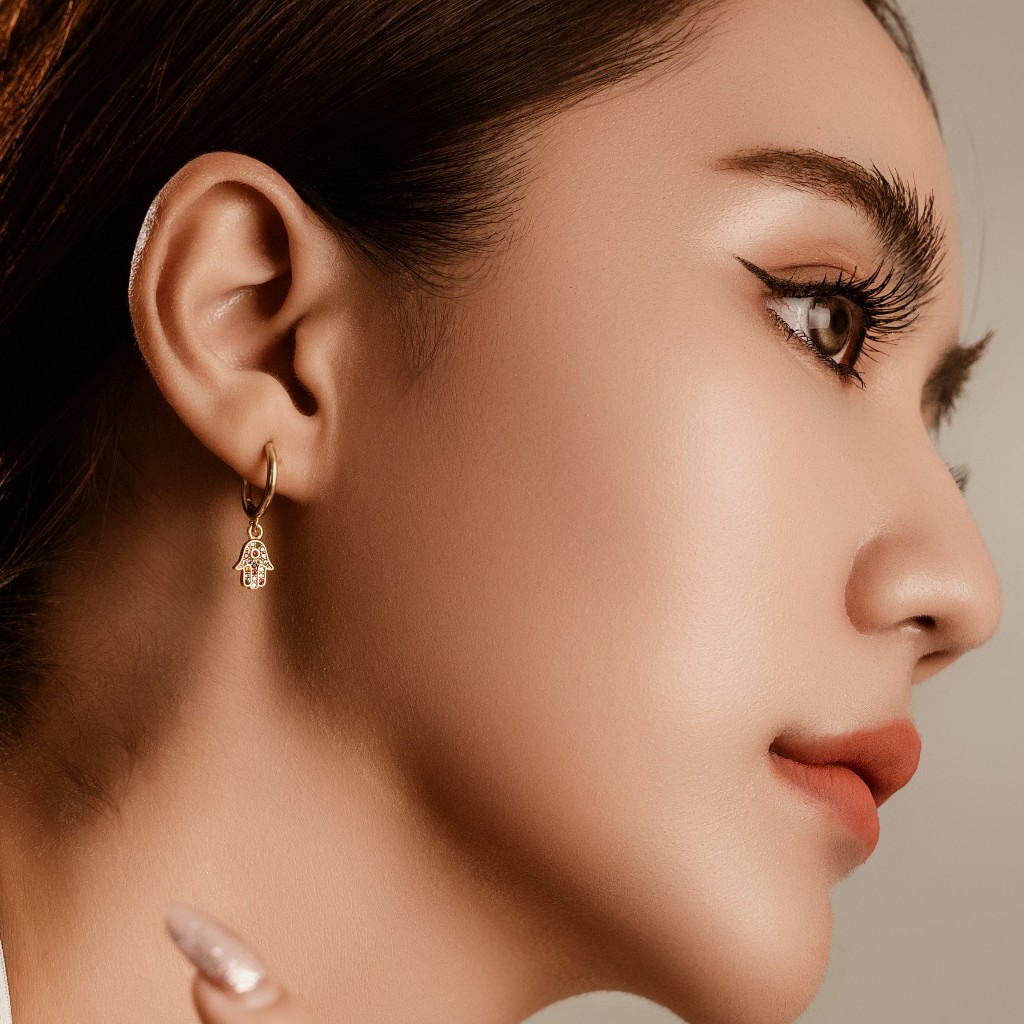 Vachana - Nine Lucky Gems Hamsa Hand Huggie Hoop Earrings (ต่างหูห่วงนพเก้ามือแห่งการปกป้อง)