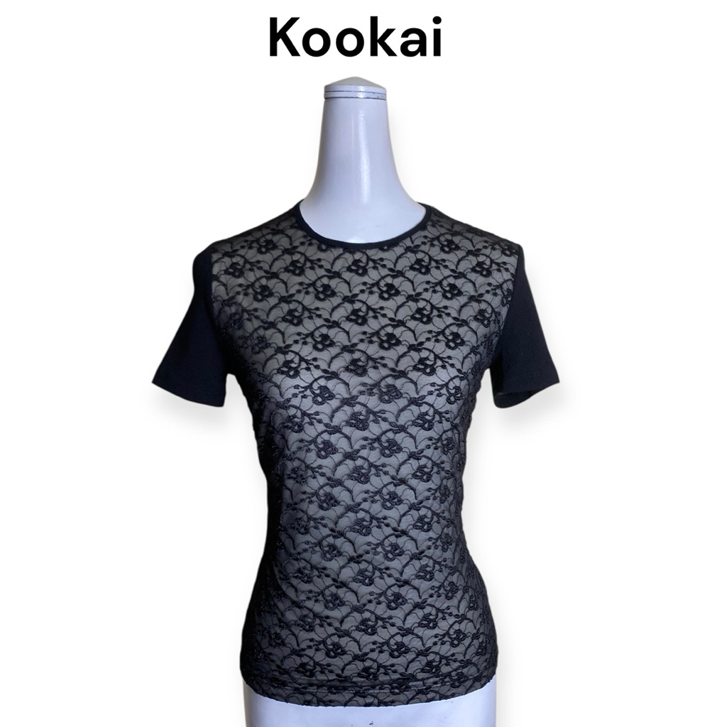 Kookai เสื้อยืดแขนสั้นลายลูกไม้ซีทรูสีดำ