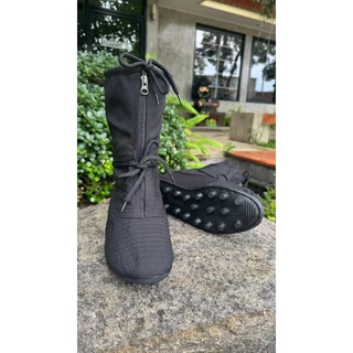 CS SHOES รองเท้านินจาพื้นปุ่มสตั๊สสั้นซิปหน้า รุ่น CS3010