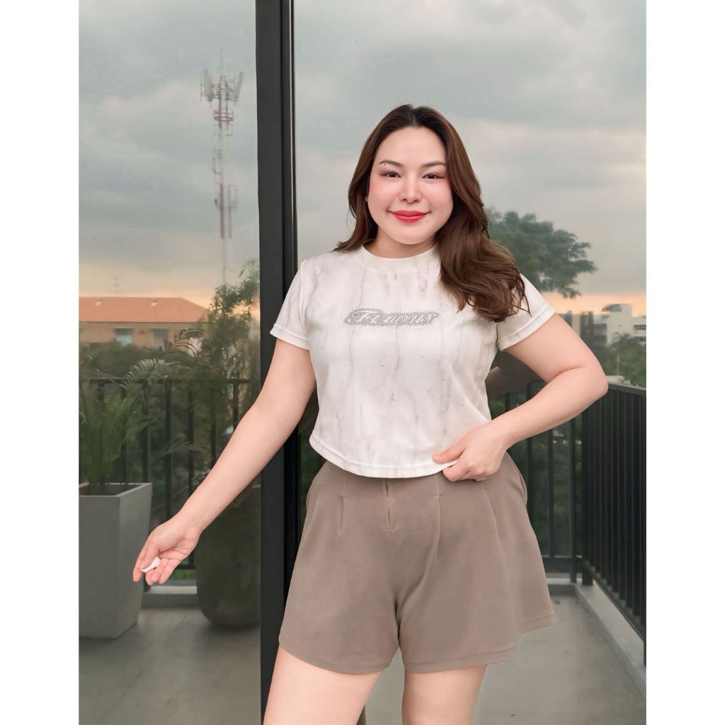 FAMOUS เสื้อคอกลมทรงครอป รีดเพชร #FMBL-F1T133