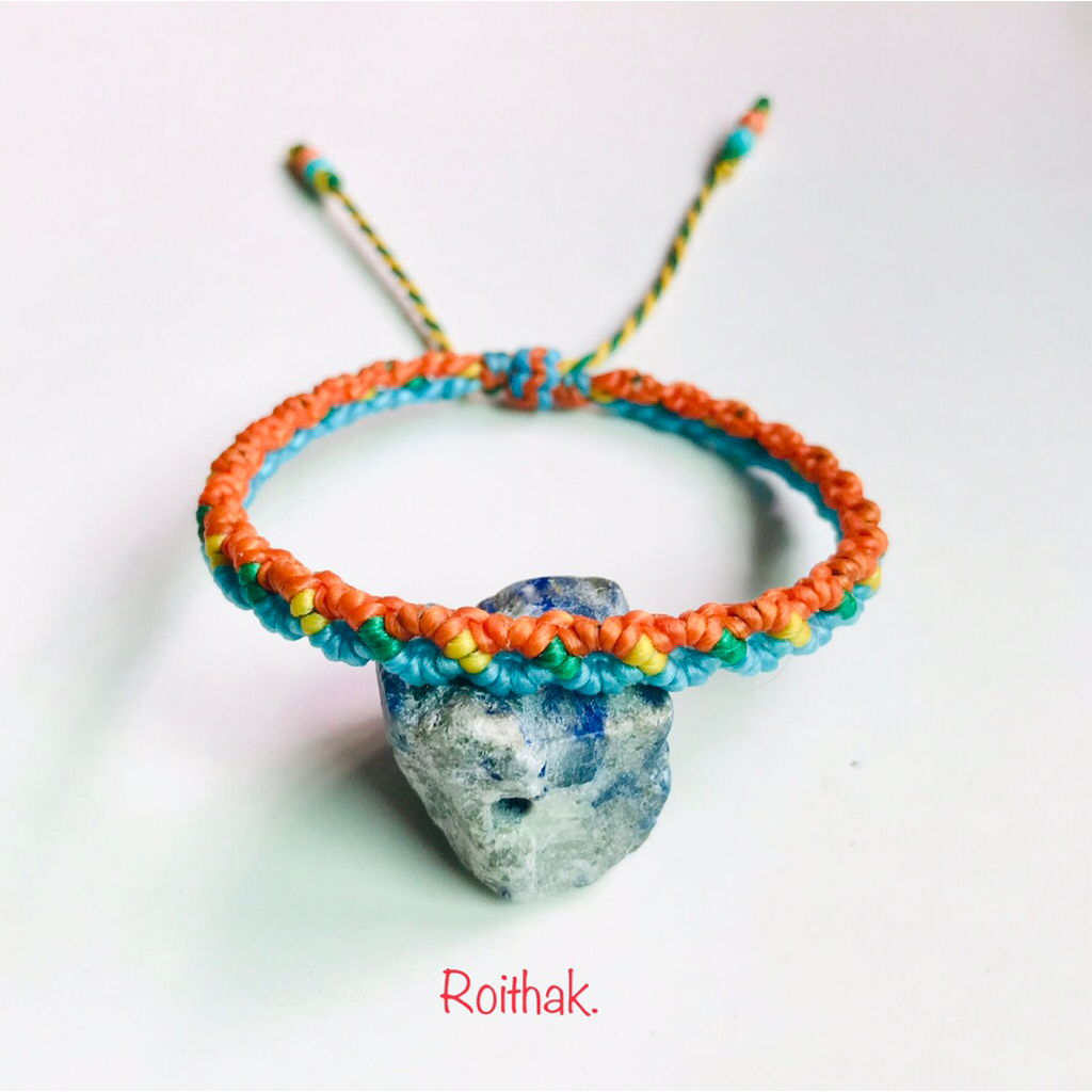 สร้อยข้อมือเชือกเทียนถัก Macrame โทนหลากสีสันสดใส Reggae  Style