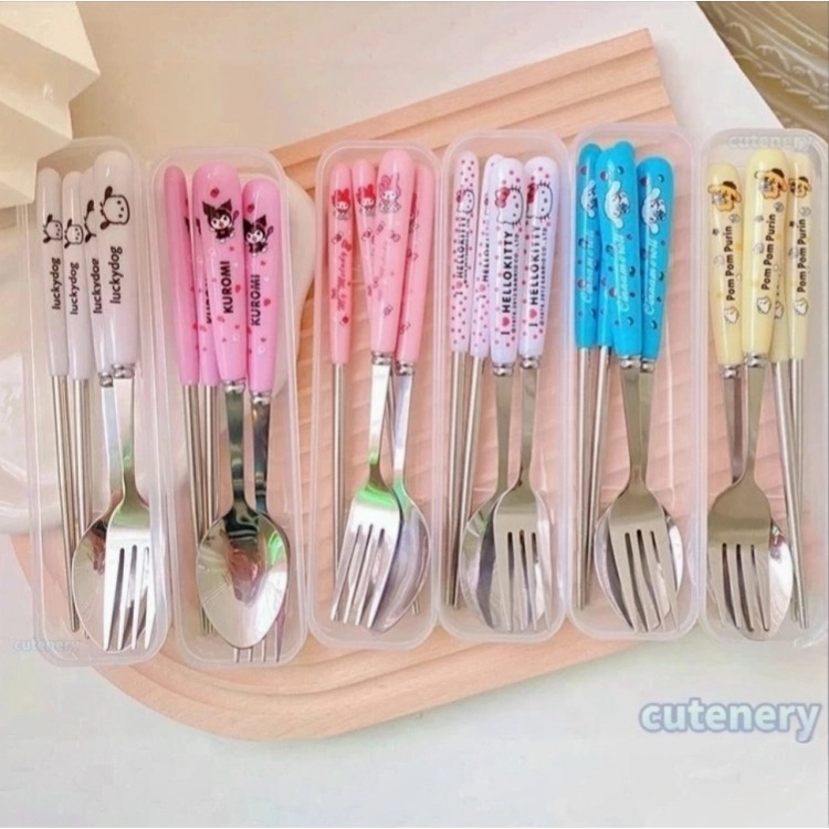 Cutener ช้อน ส้อม ตะเกียบ ชุด 3 ชิ้น ชุดช้อนส้อม ช้อนเด็ก วัสดุสแตนเลส มี น่ารัก สำหรับเด็กลายการ์ตูน พร้อมกล่อง